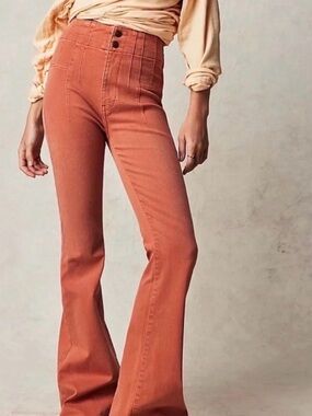 Free People We The Free Jayde Flare Jeans in the color Apricot Brandy Sz 26